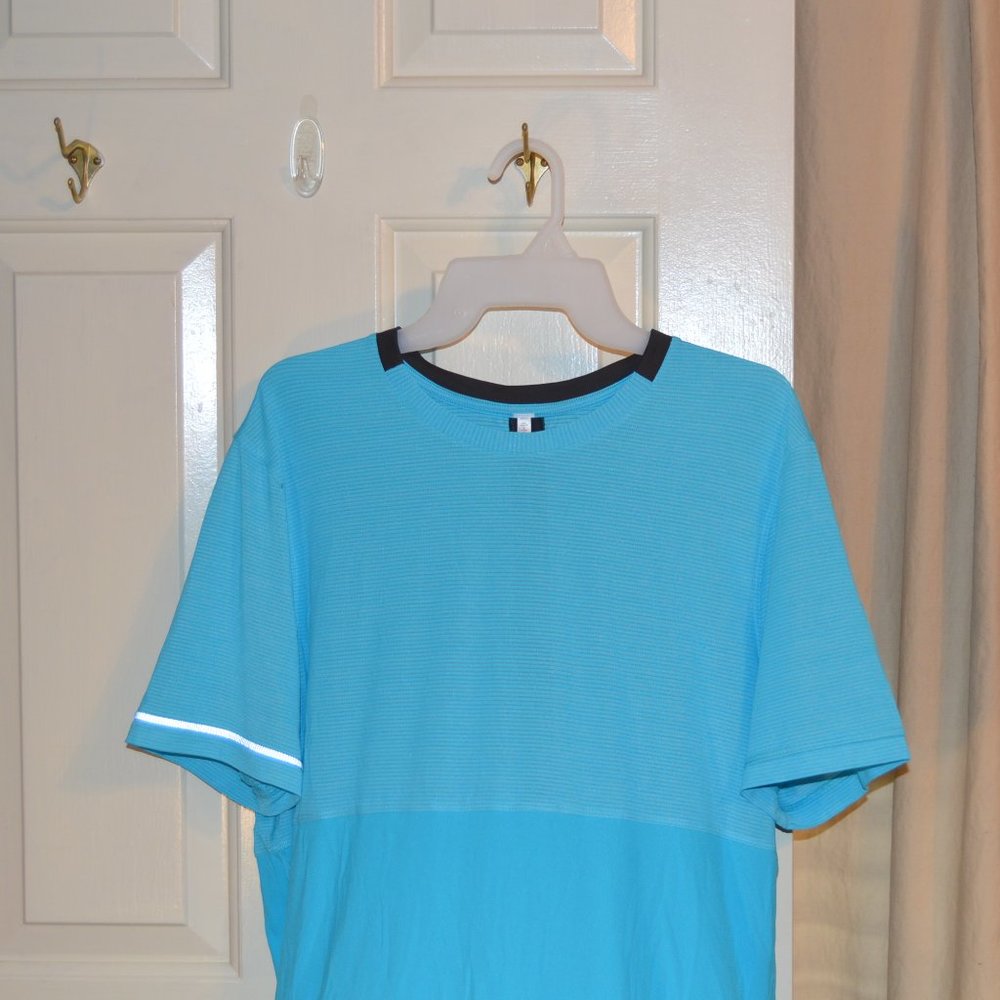 (SOLD) Mens Lululemon Metal Vent 2.0 t-shirt sz Lg